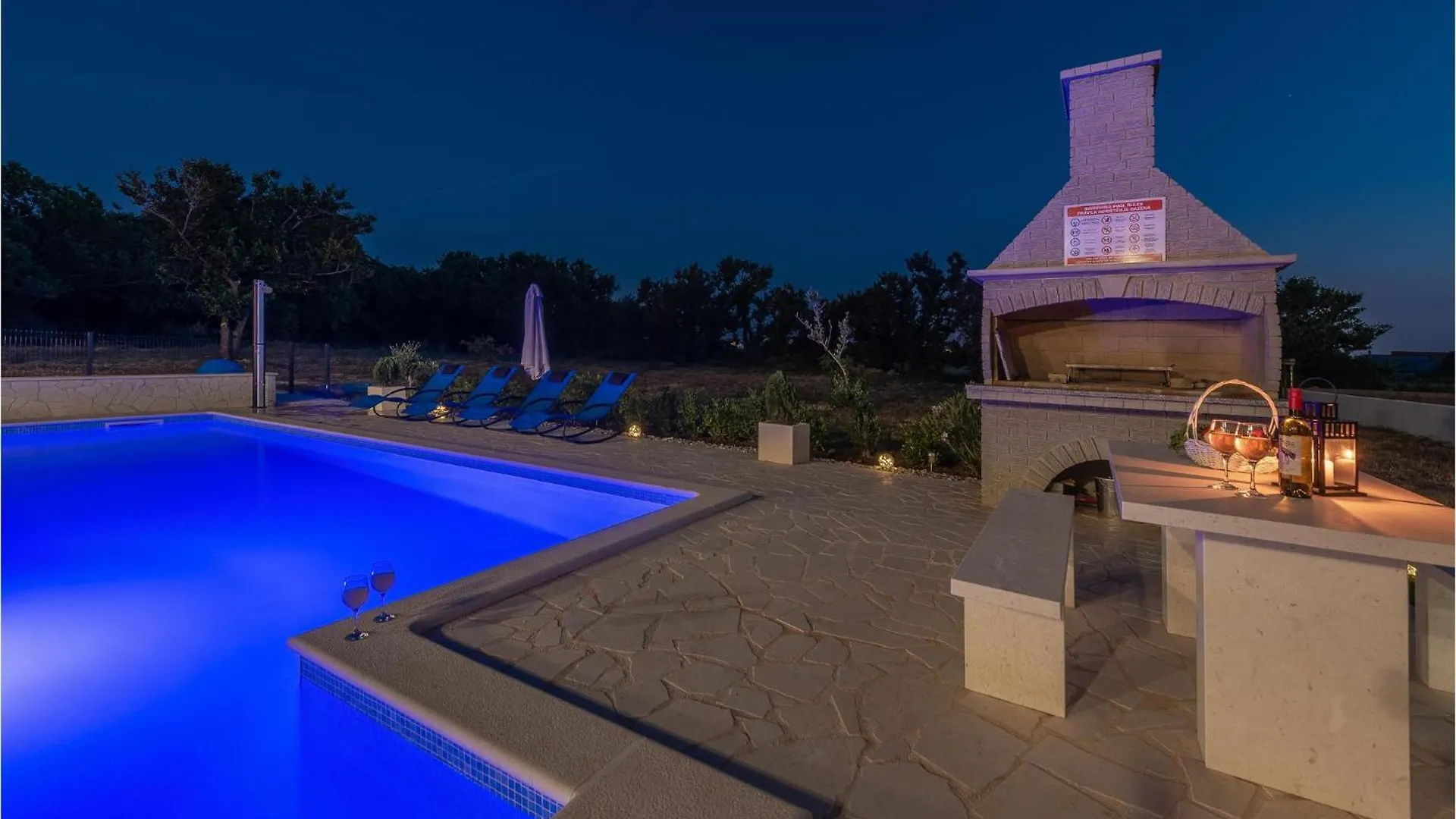 5 Bedroom Cozy Home In Vrsi