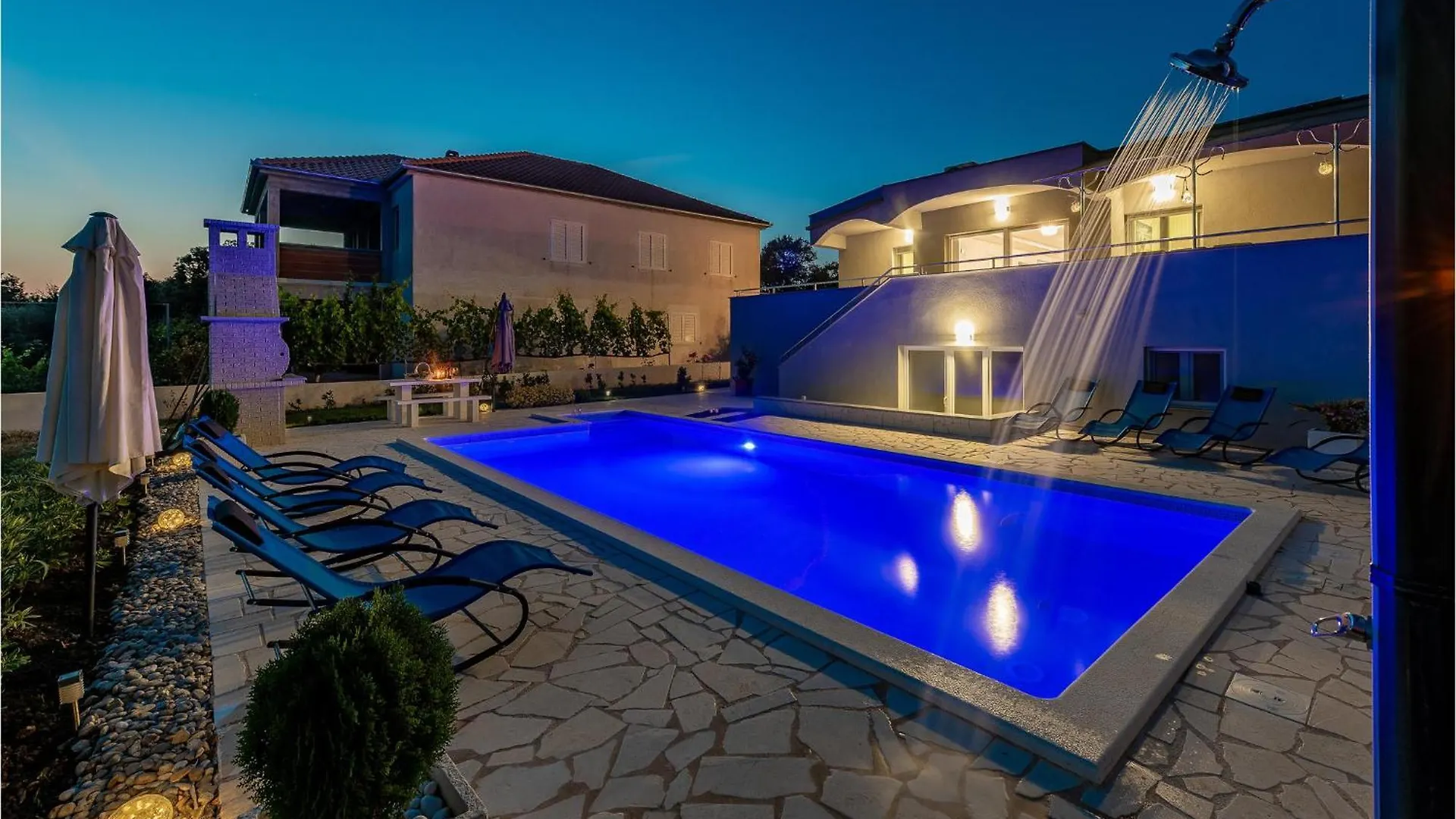 5 Bedroom Cozy Home In Vrsi Kroatien