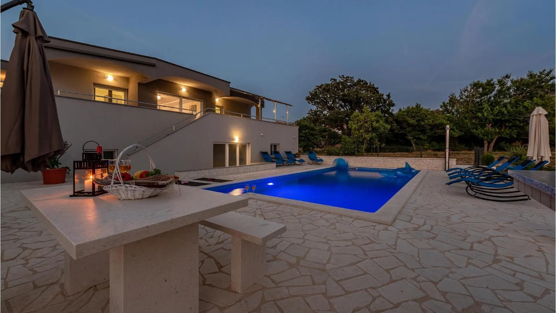 Ferienhaus 5 Bedroom Cozy Home In Vrsi Kroatien