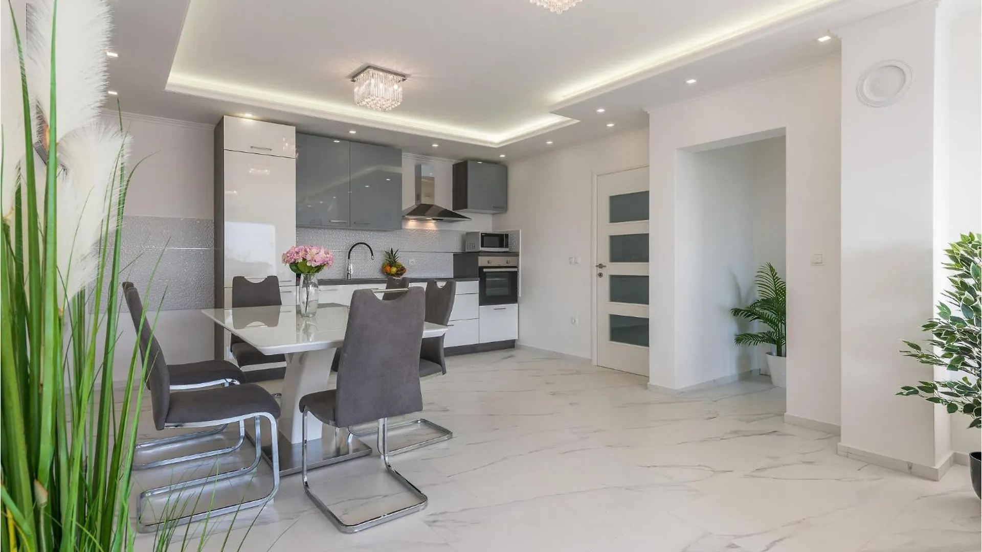 5 Bedroom Cozy Home In Vrsi Feriehus