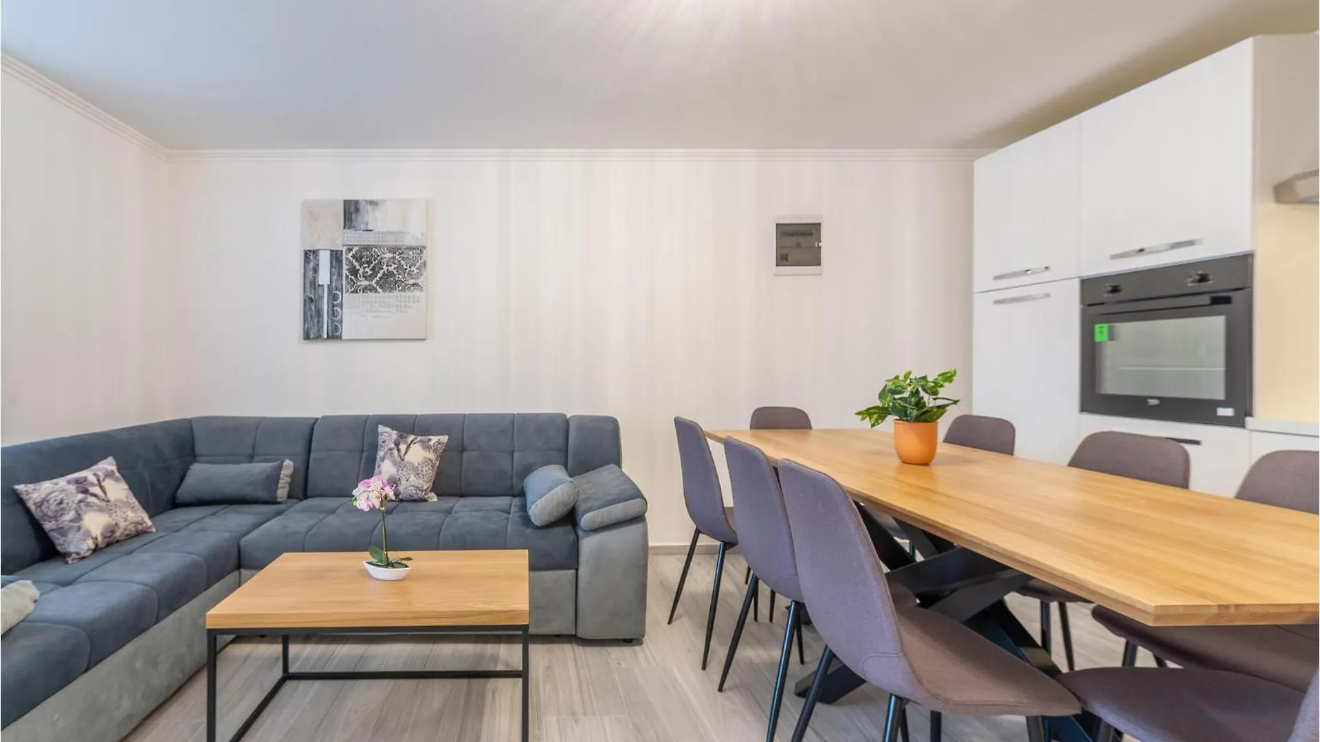 5 Bedroom Cozy Home In Vrsi Ferienhaus