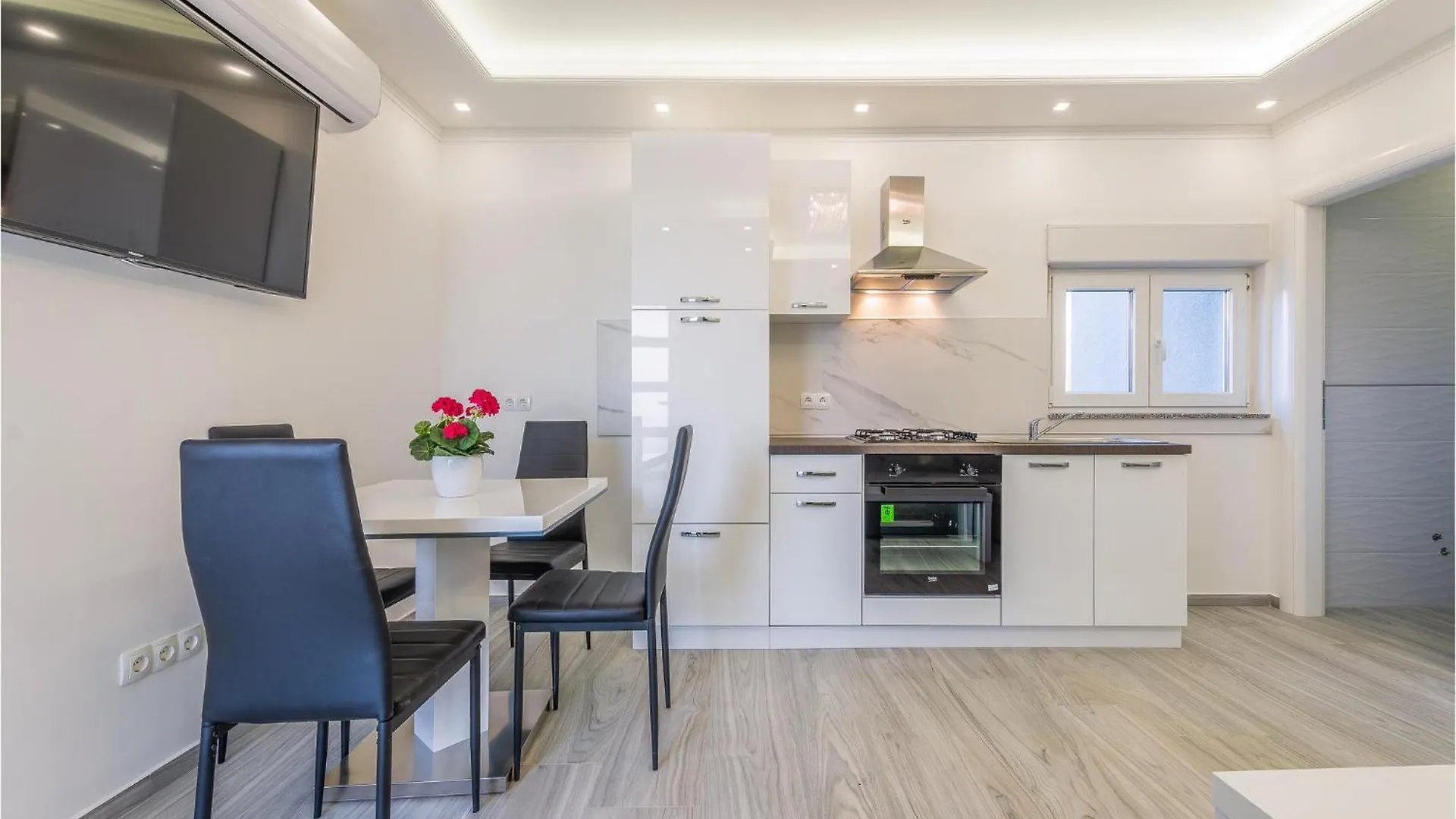 Ferienhaus 5 Bedroom Cozy Home In Vrsi Kroatien