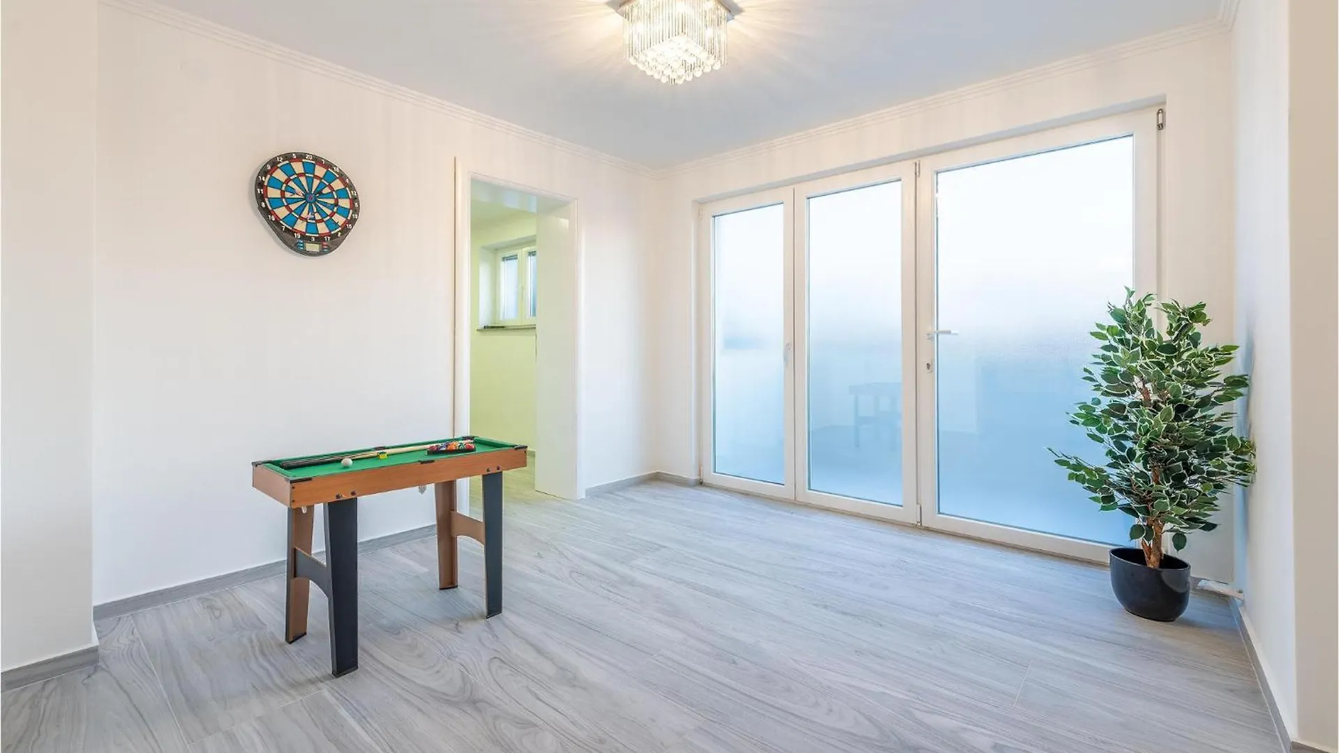 5 Bedroom Cozy Home In Vrsi