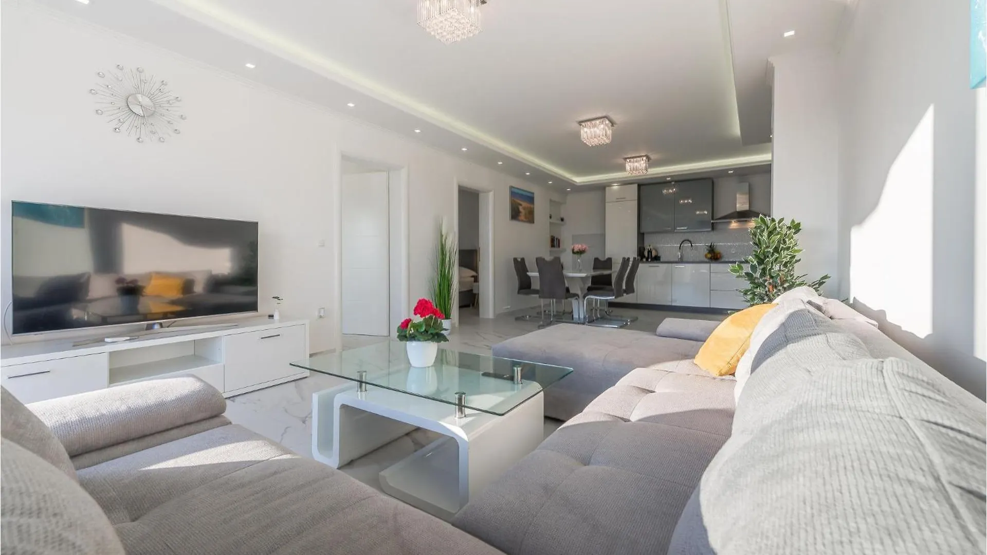 Feriehus 5 Bedroom Cozy Home In Vrsi Kroatien