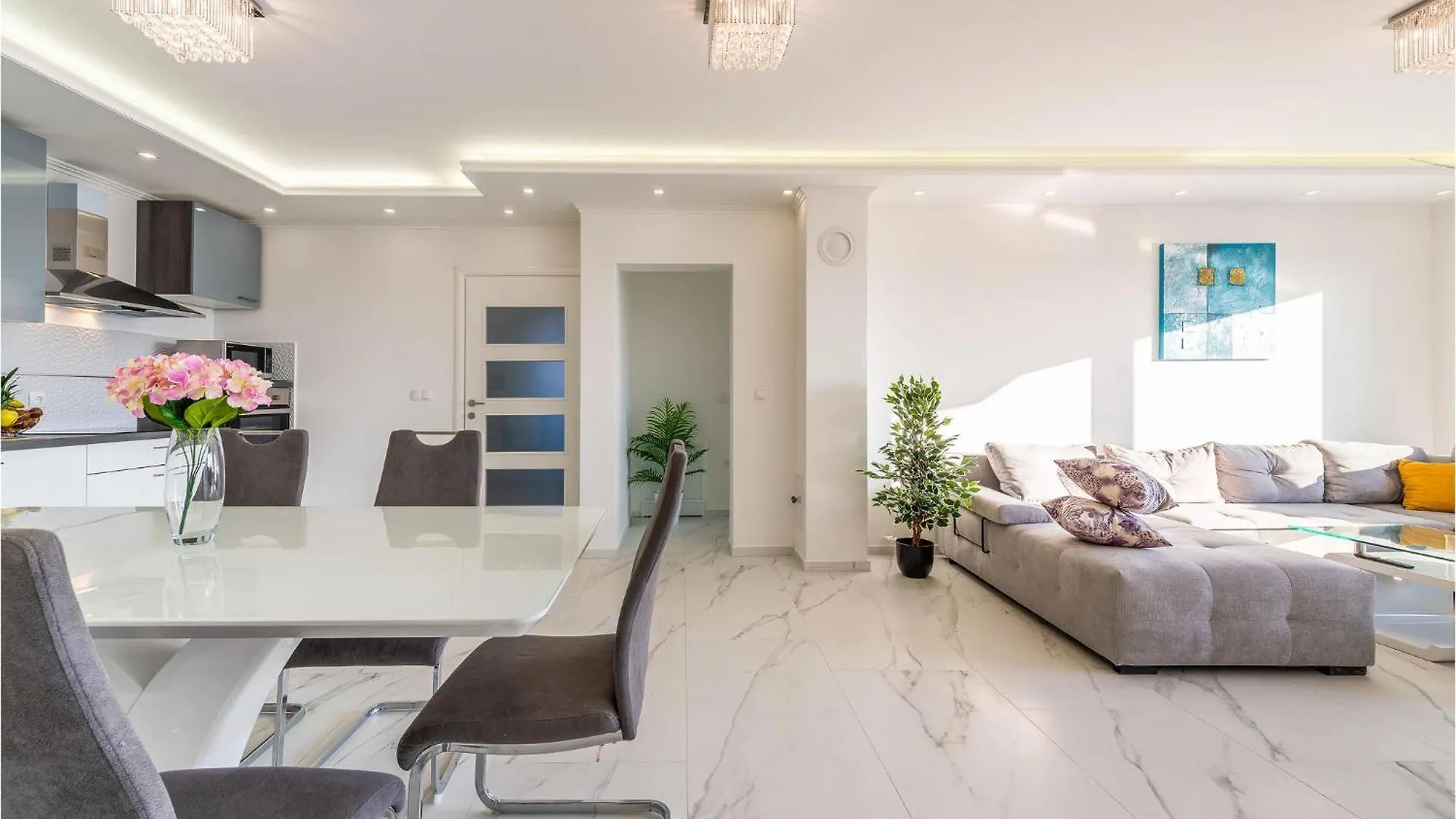 5 Bedroom Cozy Home In Vrsi Feriehus