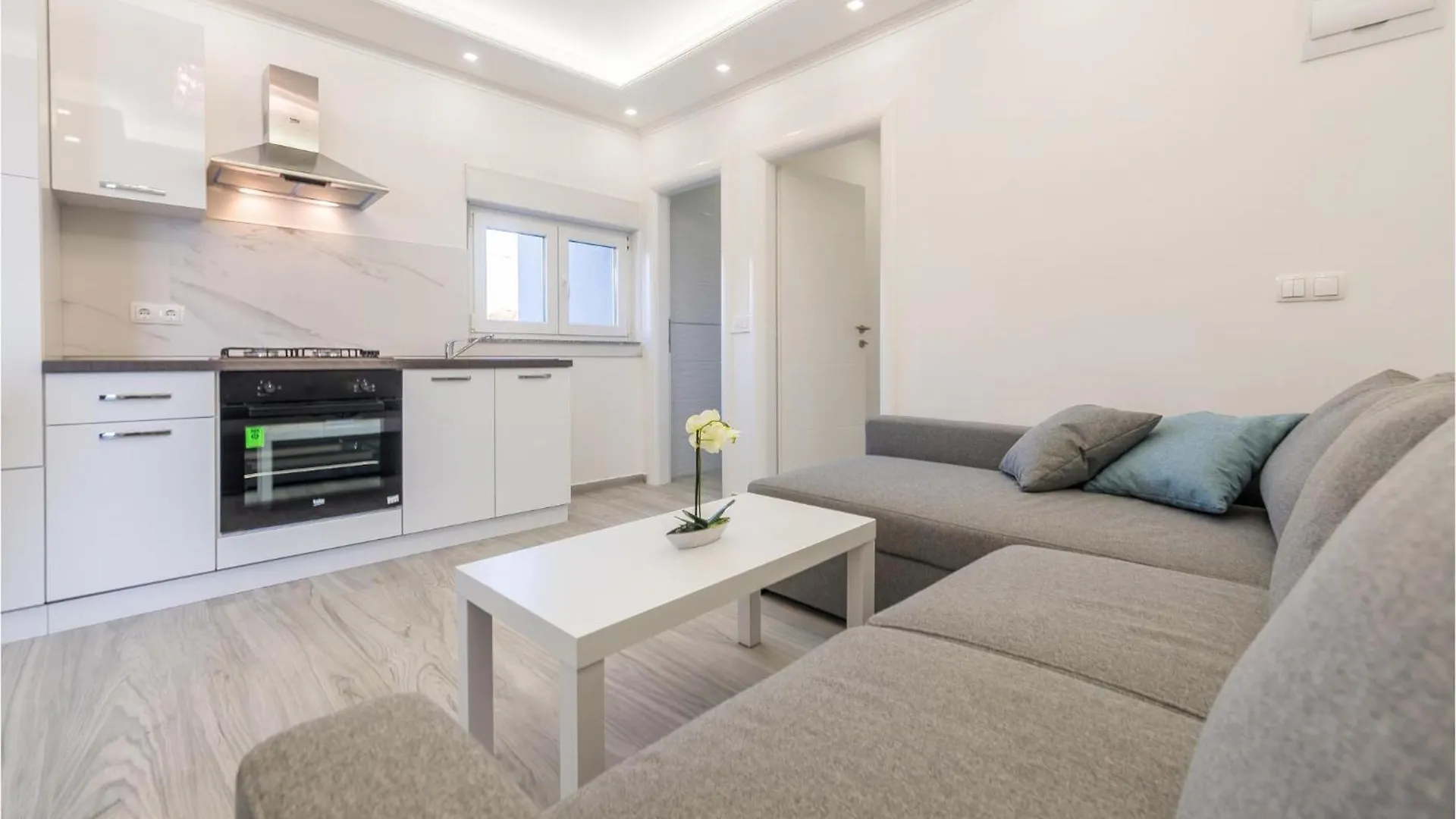 5 Bedroom Cozy Home In Vrsi 0*,  Kroatien