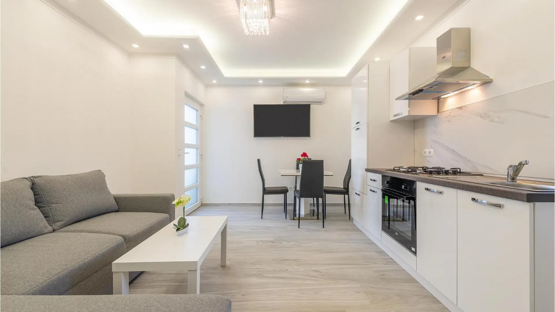 5 Bedroom Cozy Home In Vrsi Feriehus