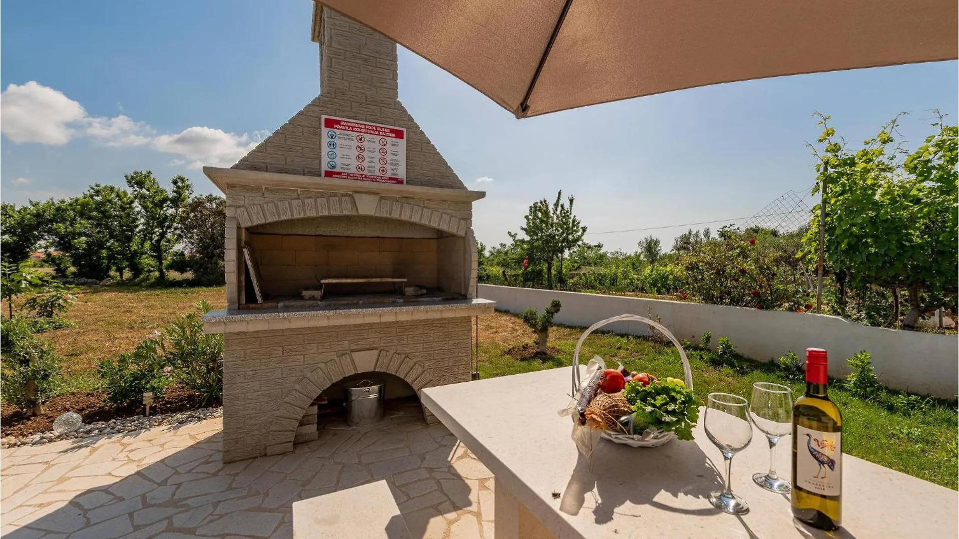 5 Bedroom Cozy Home In Vrsi 0*,
