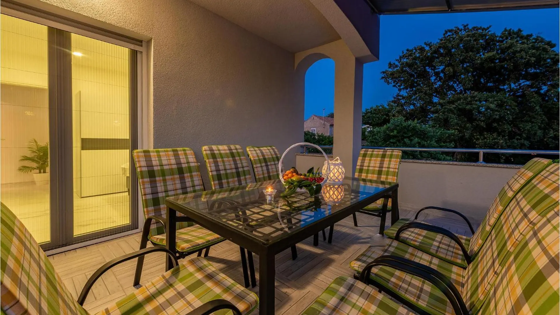 5 Bedroom Cozy Home In Vrsi Ferienhaus