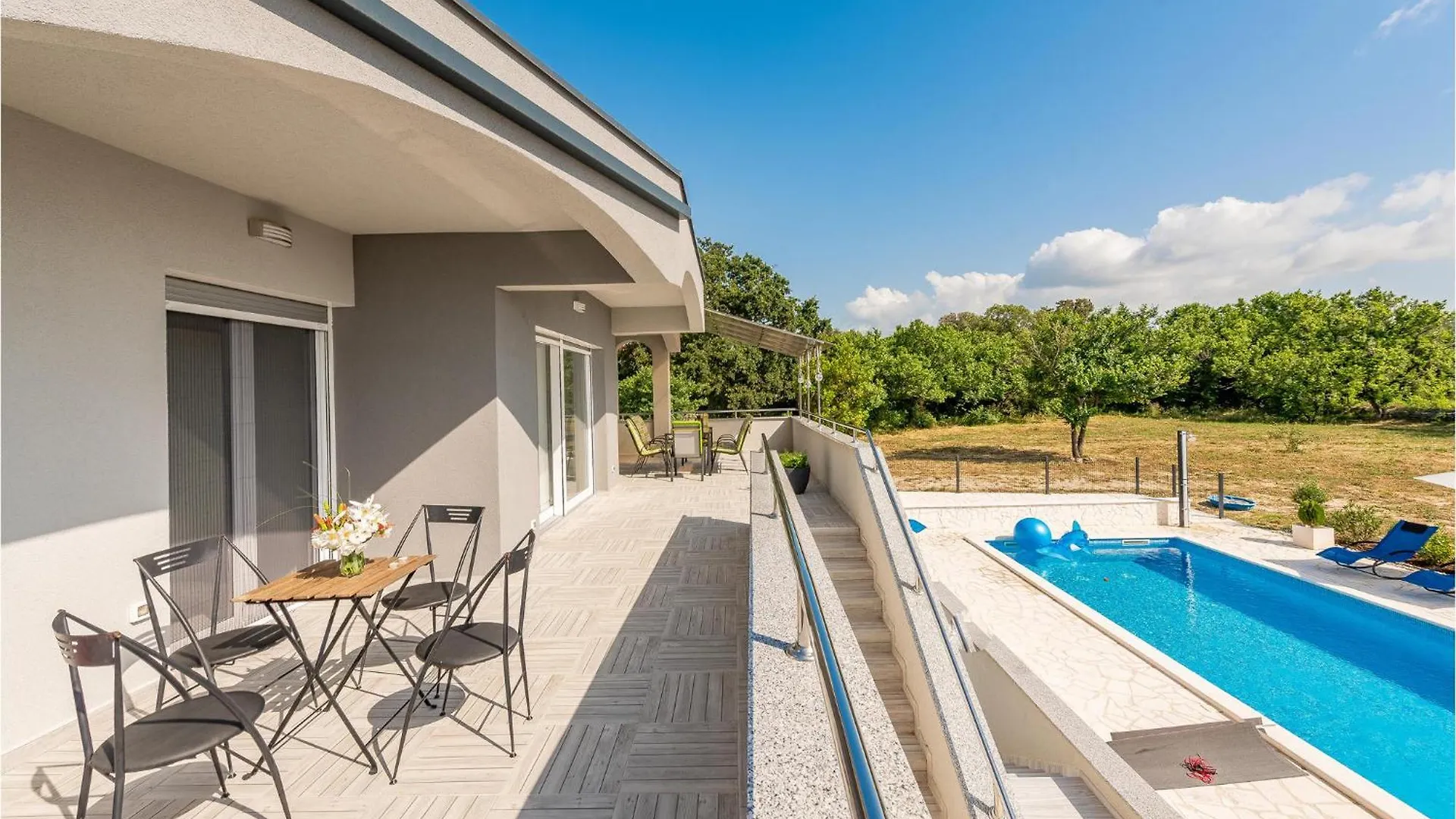 5 Bedroom Cozy Home In Vrsi