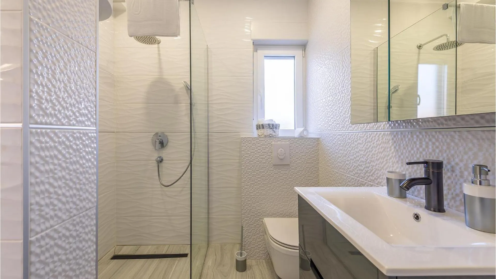 5 Bedroom Cozy Home In Vrsi 0*,  Kroatien