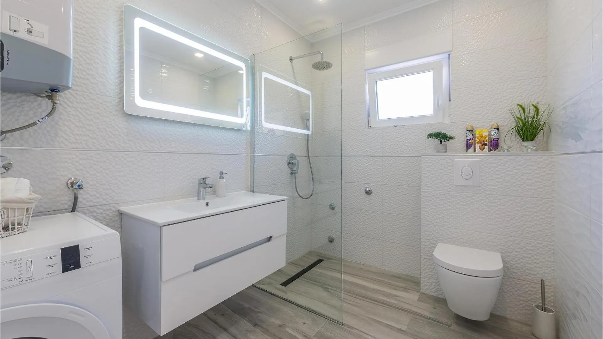 5 Bedroom Cozy Home In Vrsi Kroatien